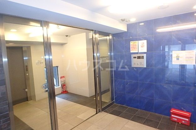 19/27 エントランス