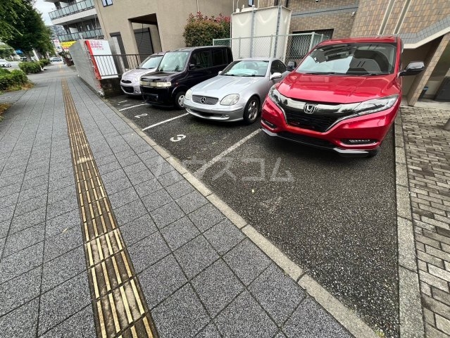 19/26 駐車場