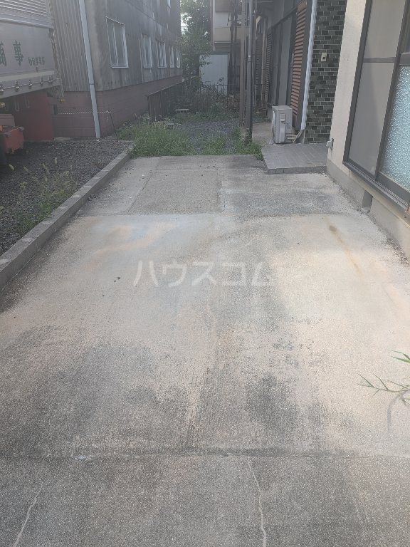 2/3 駐車場