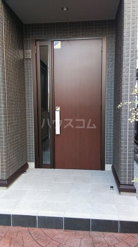 24/27 エントランス