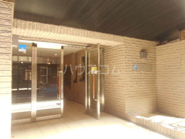 18/28 エントランス