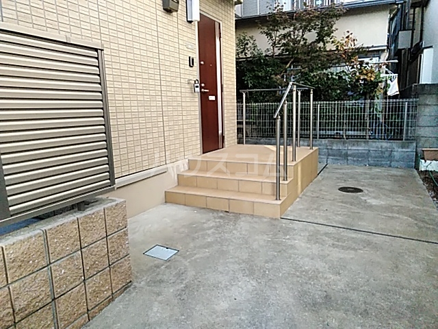 22/28 エントランス