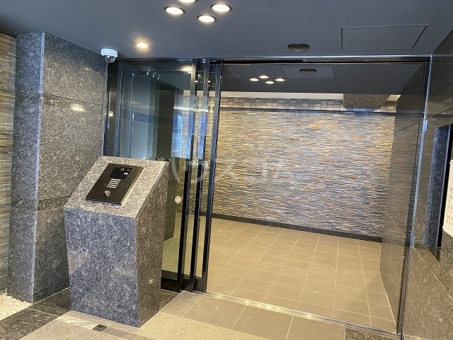 28/30 エントランス