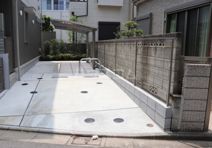 16/21 駐車場