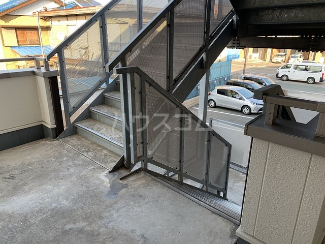 27/30 エントランス