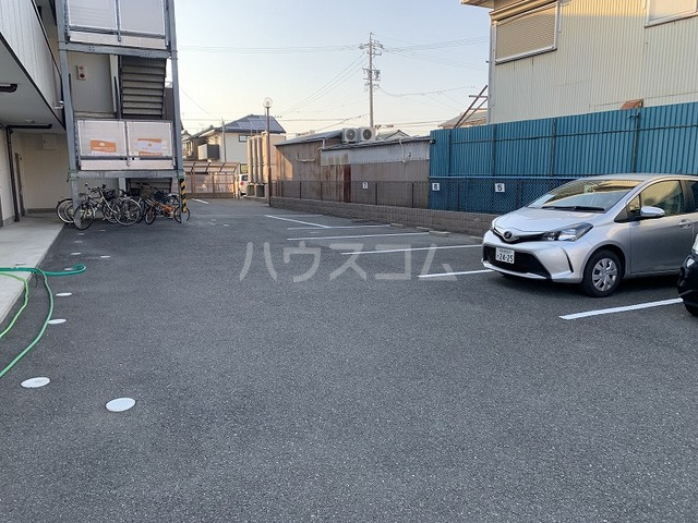 28/30 駐車場
