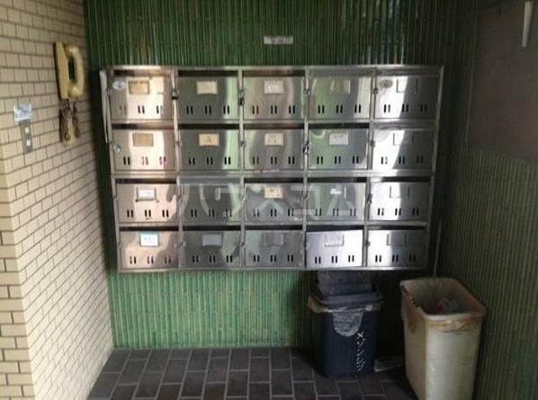 16/27 エントランス