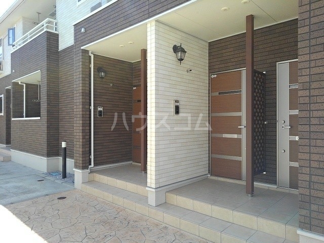 16/23 エントランス