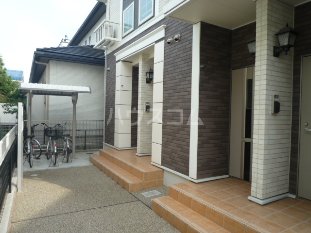 23/30 エントランス