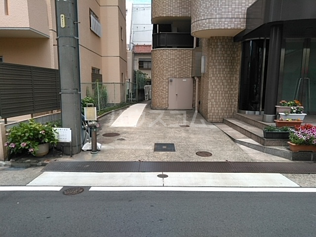 19/26 エントランス