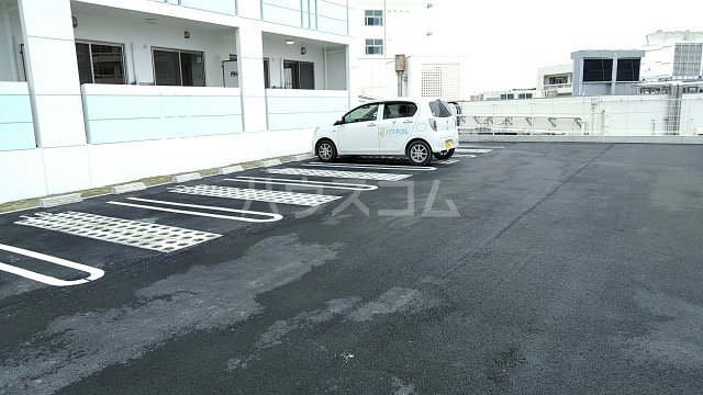 22/28 駐車場