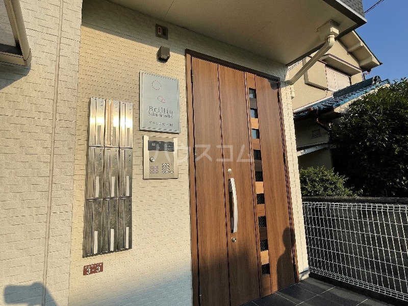 20/26 エントランス