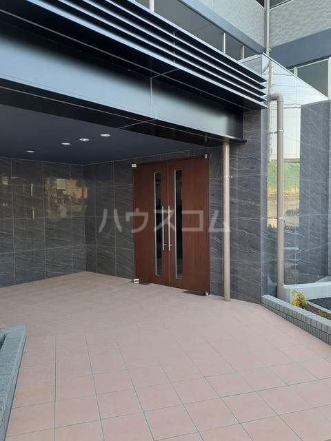 15/23 エントランス