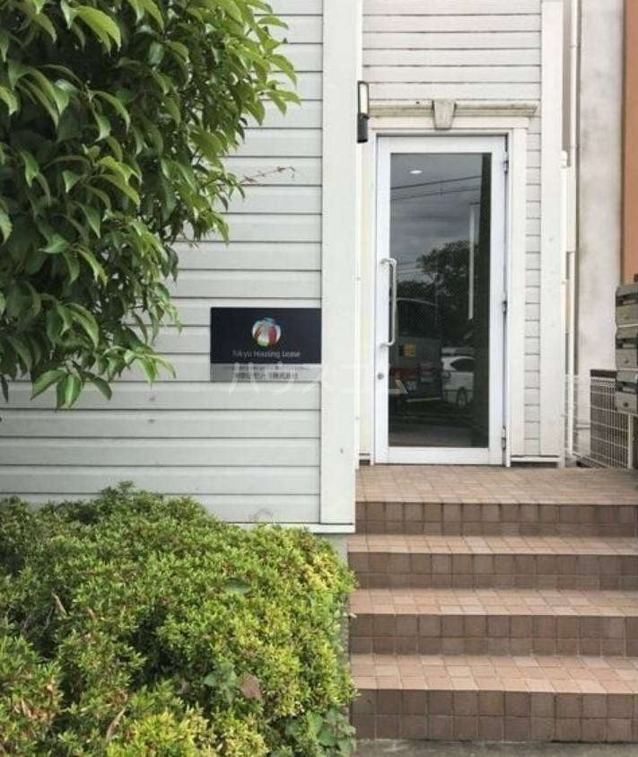 18/19 エントランス