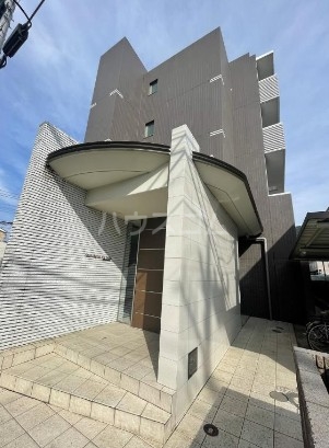 18/22 エントランス