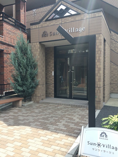 22/27 エントランス