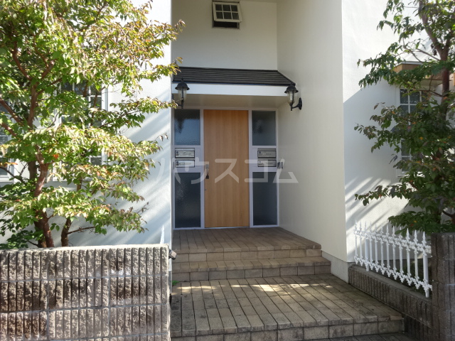 27/30 エントランス