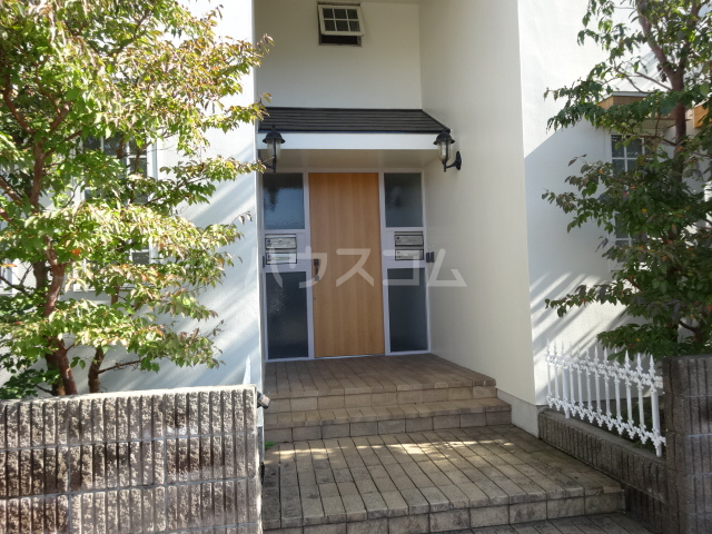 26/30 エントランス