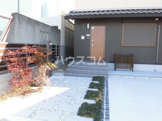 21/25 エントランス