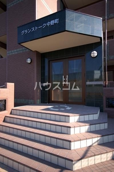 24/28 エントランス