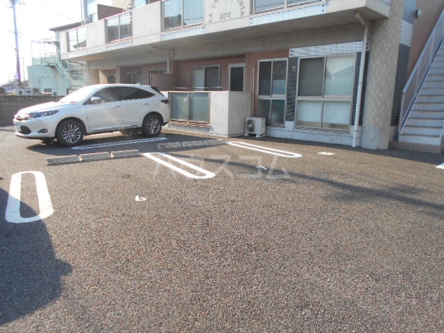 22/26 駐車場