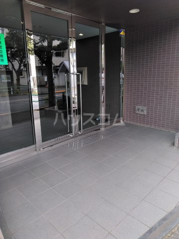 23/30 エントランス