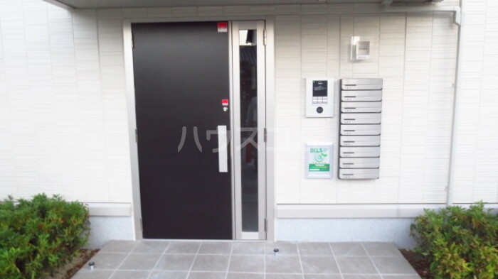 21/30 エントランス