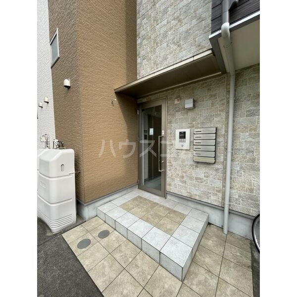 15/16 エントランス