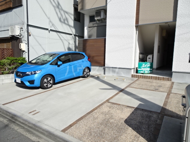 18/26 駐車場