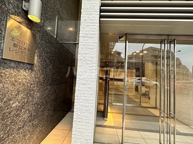 21/30 エントランス