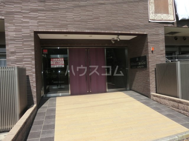18/28 エントランス