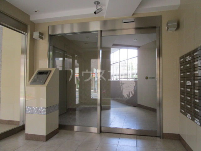 21/30 エントランス