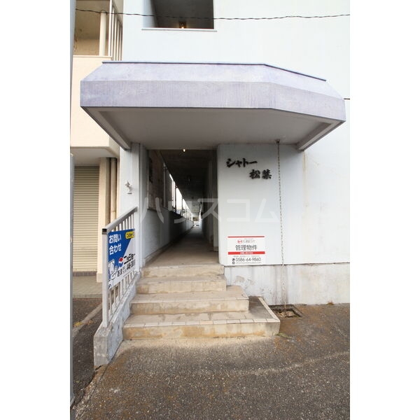 16/27 エントランス