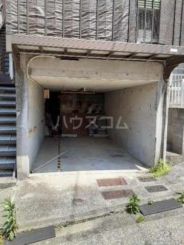 22/27 エントランス