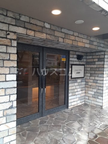 28/30 エントランス