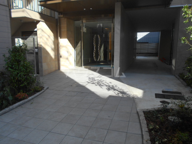 26/30 エントランス