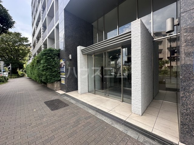 28/30 エントランス