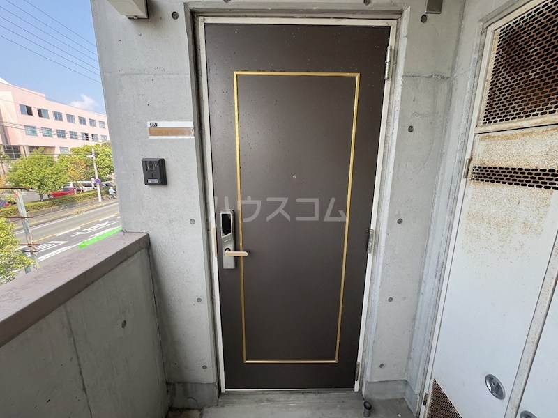 13/30 玄関