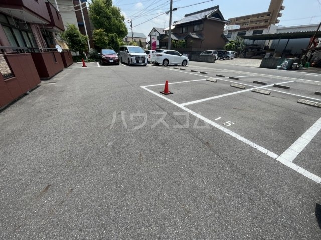 22/28 駐車場
