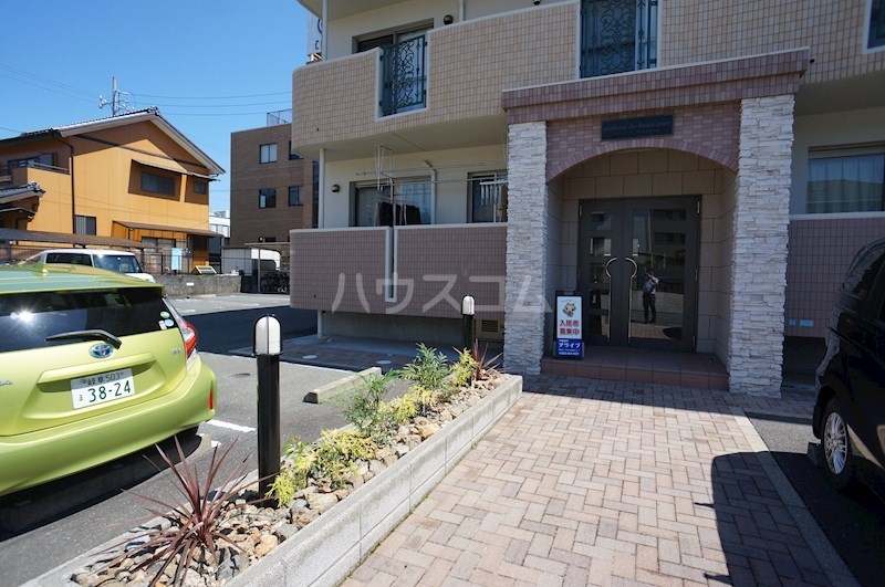 26/30 エントランス