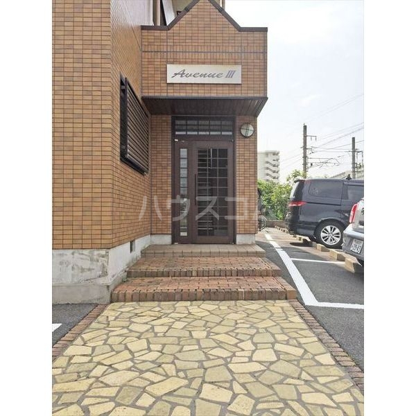 16/23 エントランス