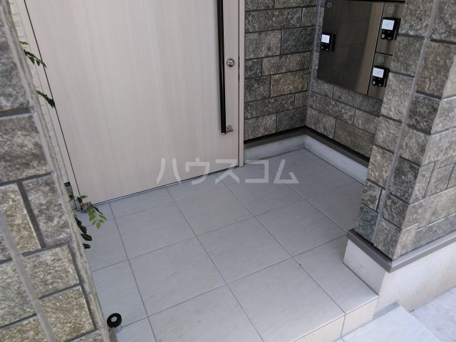 21/30 エントランス