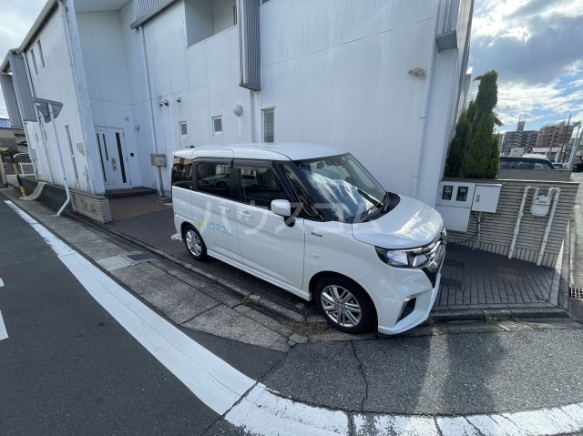 27/30 駐車場