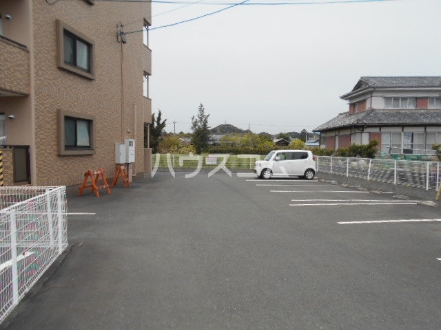 18/20 駐車場