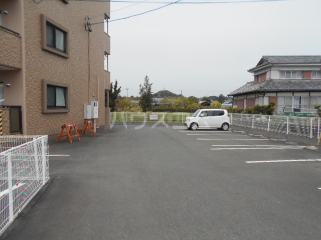 23/25 駐車場