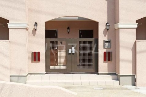 16/23 エントランス