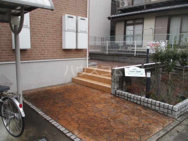 16/25 エントランス