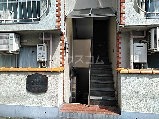 28/30 エントランス