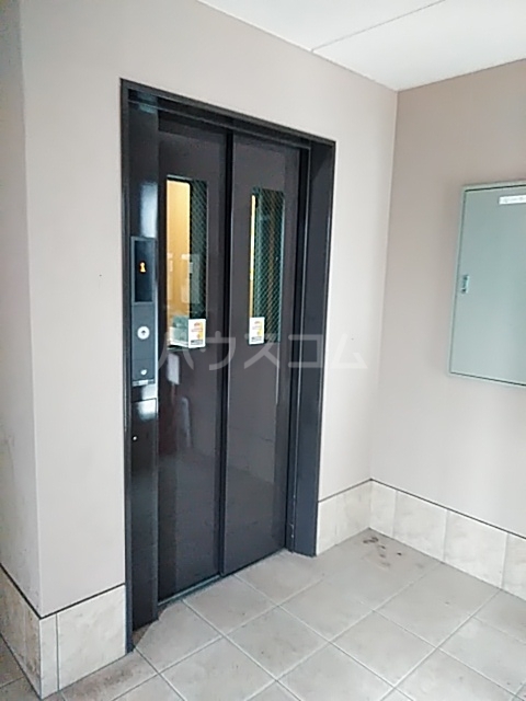 21/27 エントランス