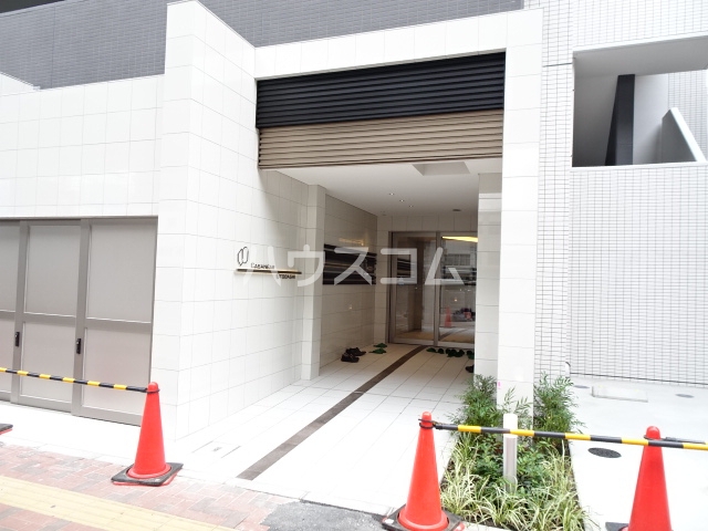 28/30 エントランス